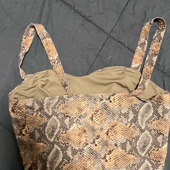 Beautiful snake print Dynamite top size Small - Picture 2 of 3